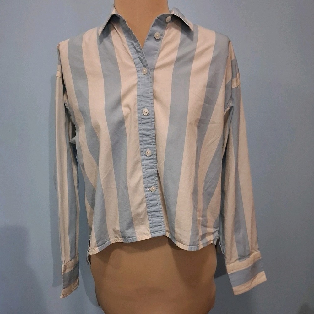 Women’s Light Blue & White Stripe Crop Button-Up Shirt